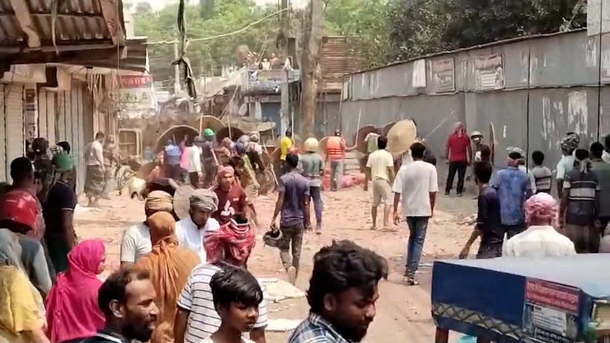 আবারও ফরিদপুরে সংঘর্ষ, ঘটনায় আহত ২৮ জন পুলিশ