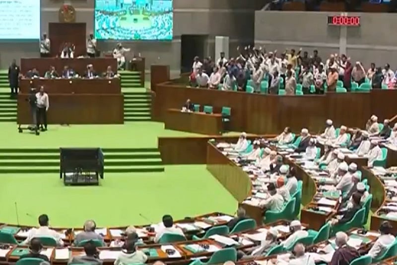 সংসদে জুলাই যোদ্ধাদের অভিনন্দন জানালেন এমপিরা