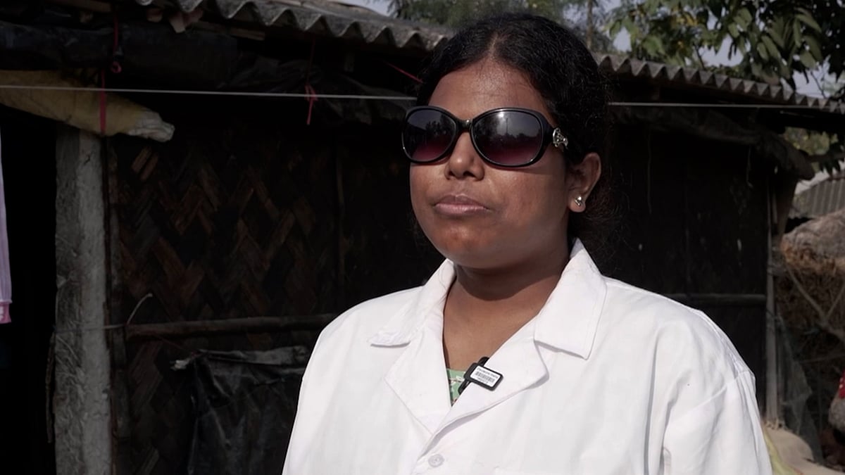 দৃষ্টিহীন হয়েও সুন্দরবনের স্বাস্থ্যসেবার ভরসা টুম্পা পাল