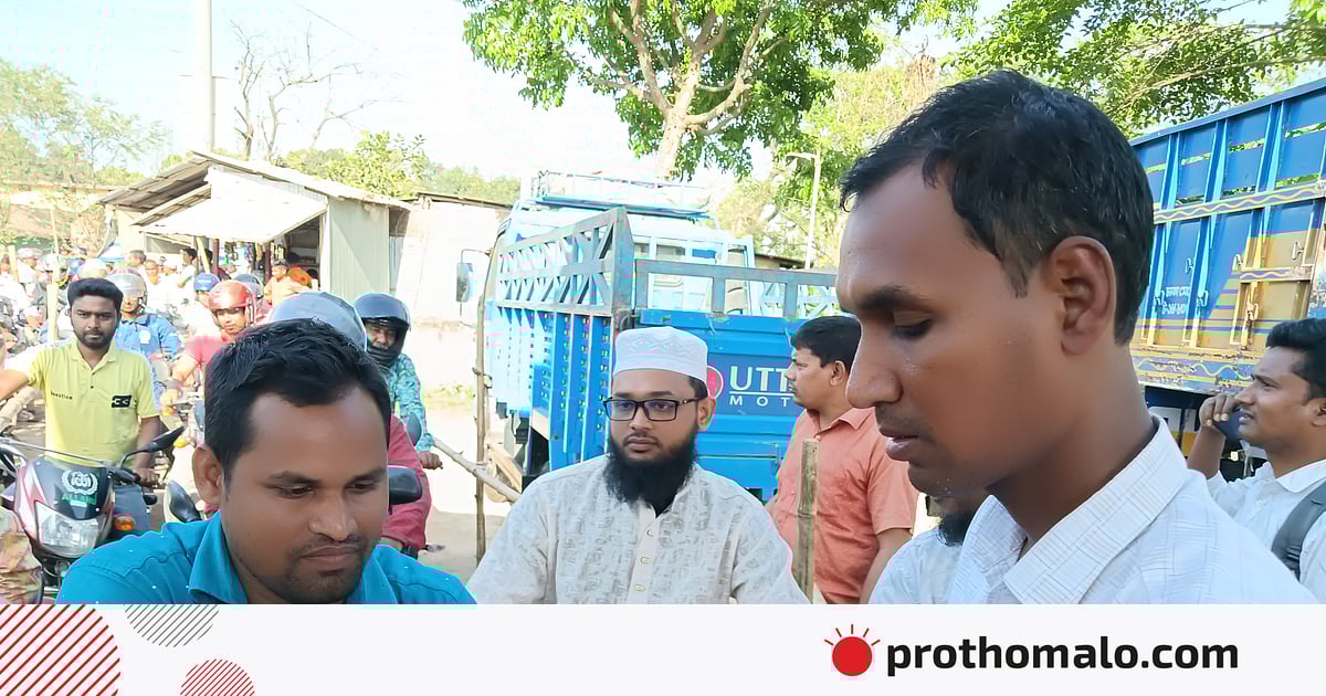 ফিলিং স্টেশনে আঙুলে ‘অমোচনীয় কালি’ লাগিয়ে তেল বিক্রি ফিলিং স্টেশনে আঙুলে ‘অমোচনীয় কালি’ লাগিয়ে তেল বিক্রি