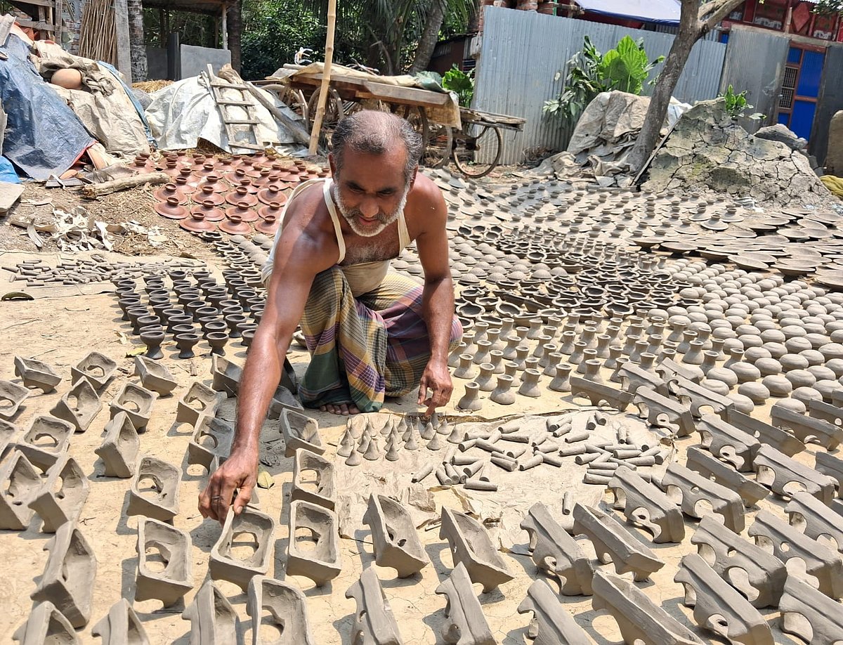 পালপাড়ায় ব্যস্ততা