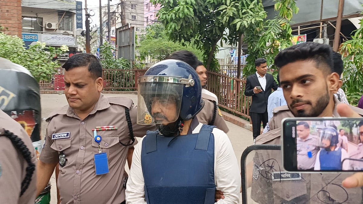 এবার বিএনপি কর্মী মকবুল হত্যা মামলায় রিমান্ডে বরখাস্ত লে. কর্নেল আফজাল নাছের