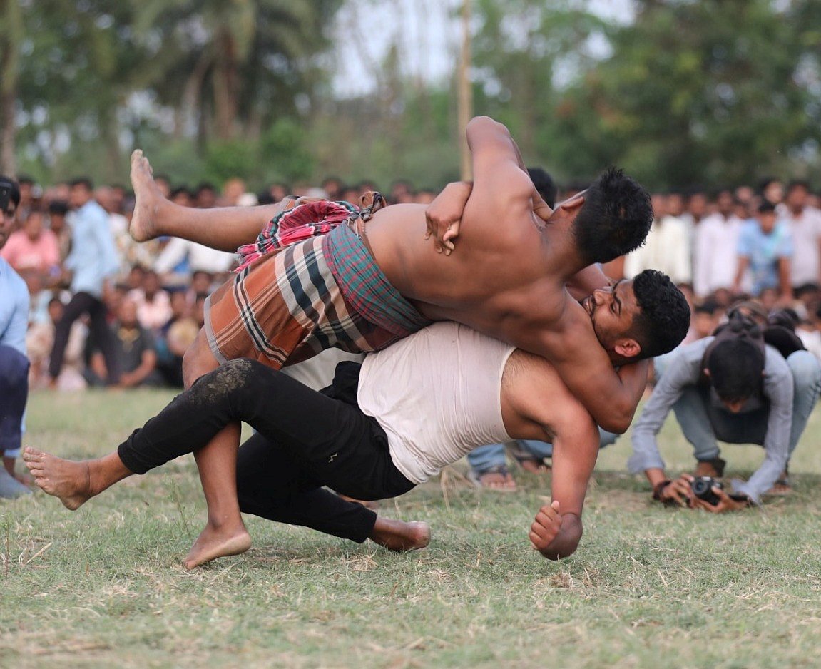 বলীখেলায় উচ্ছ্বাসে মাতলেন হাজারো দর্শনার্থী