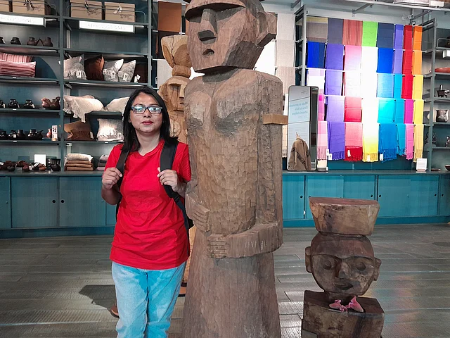 কালচারাল সেন্টারে লেখক