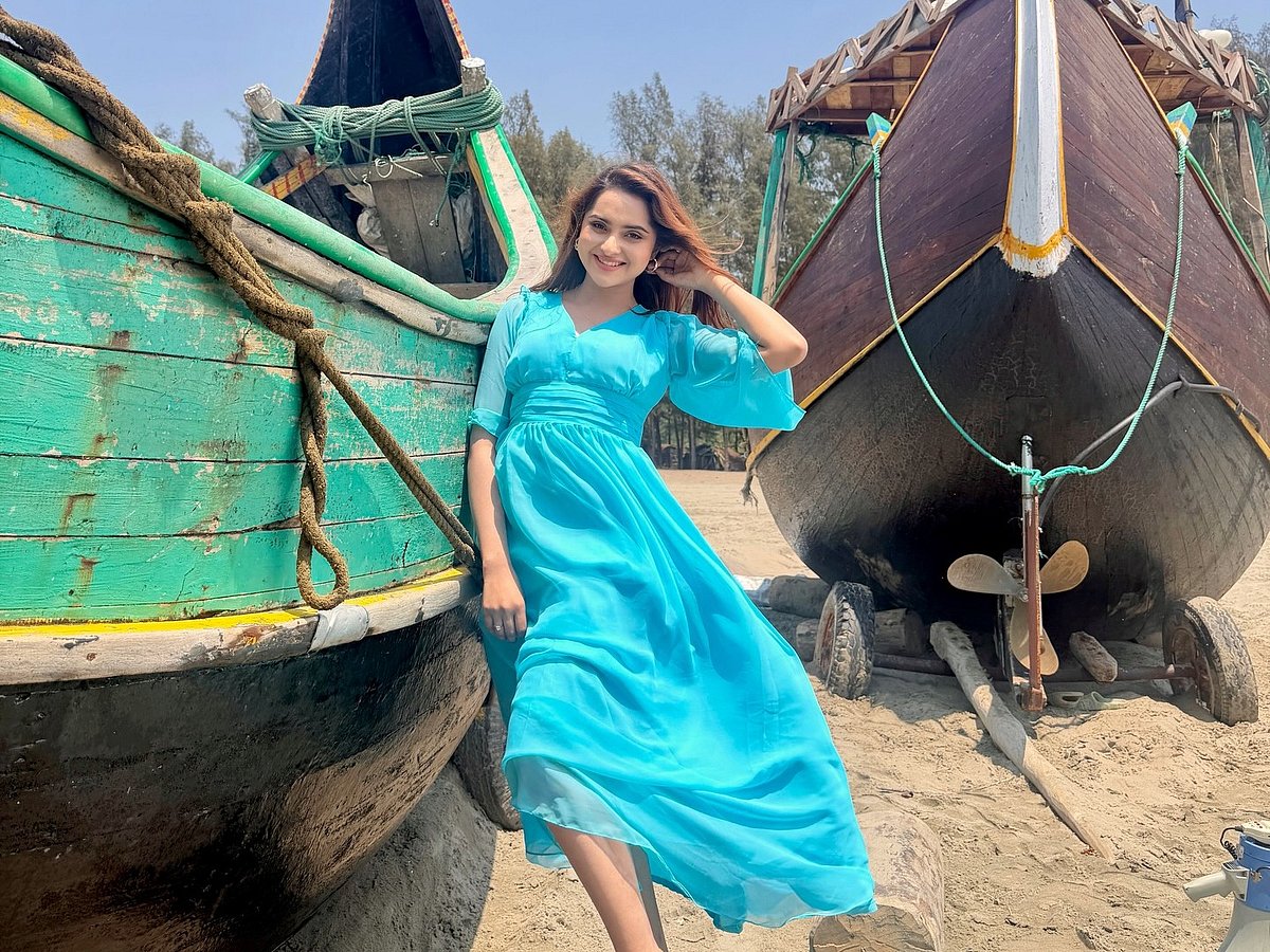 ছুটির আমেজে ঘুরছেন কেয়া পায়েল, সায়মা