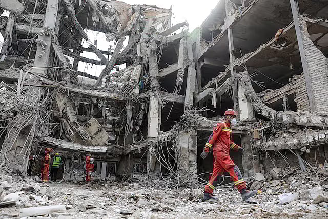 ইসরায়েলি হামলায় তেহরানের প্রাচীন ইহুদি উপাসনালয় ধূলিসাৎ