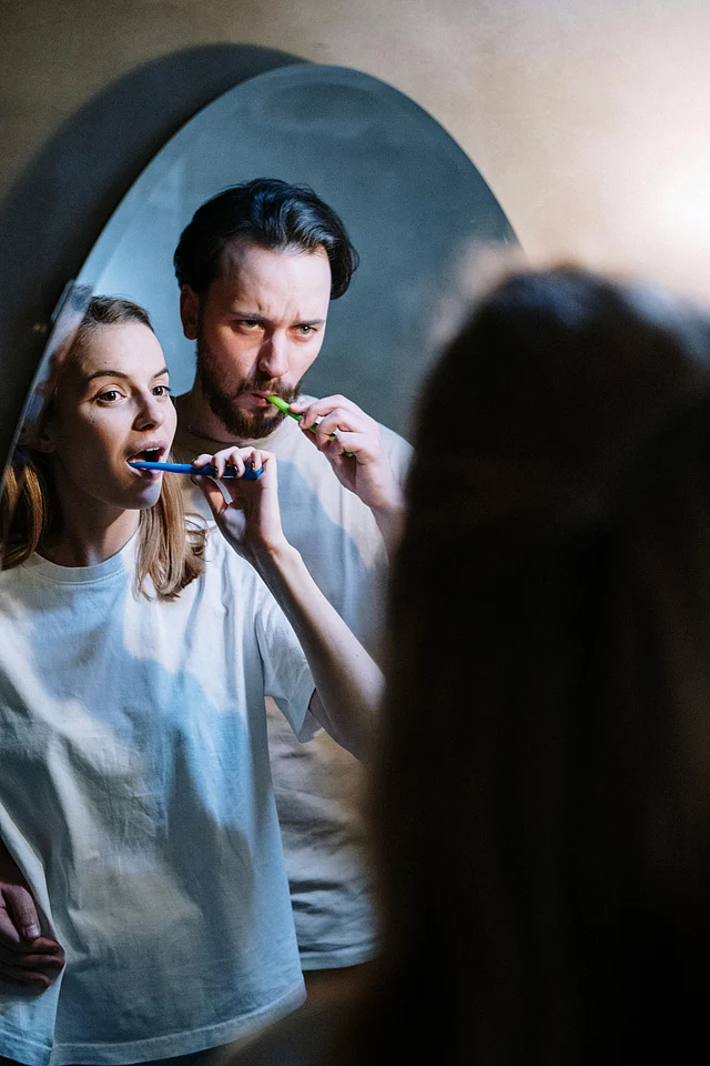 অনেকেই নিয়মিত দাঁত মাজেন, তবুও মুখের দুর্গন্ধ থেকে মুক্তি পান না