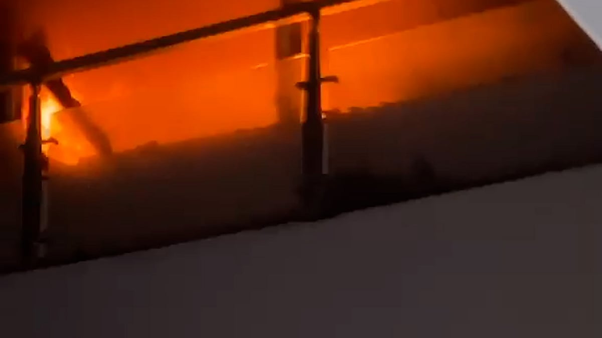 সিলেট বিমানবন্দরের ইমিগ্রেশন সার্ভার রুমে আগুন