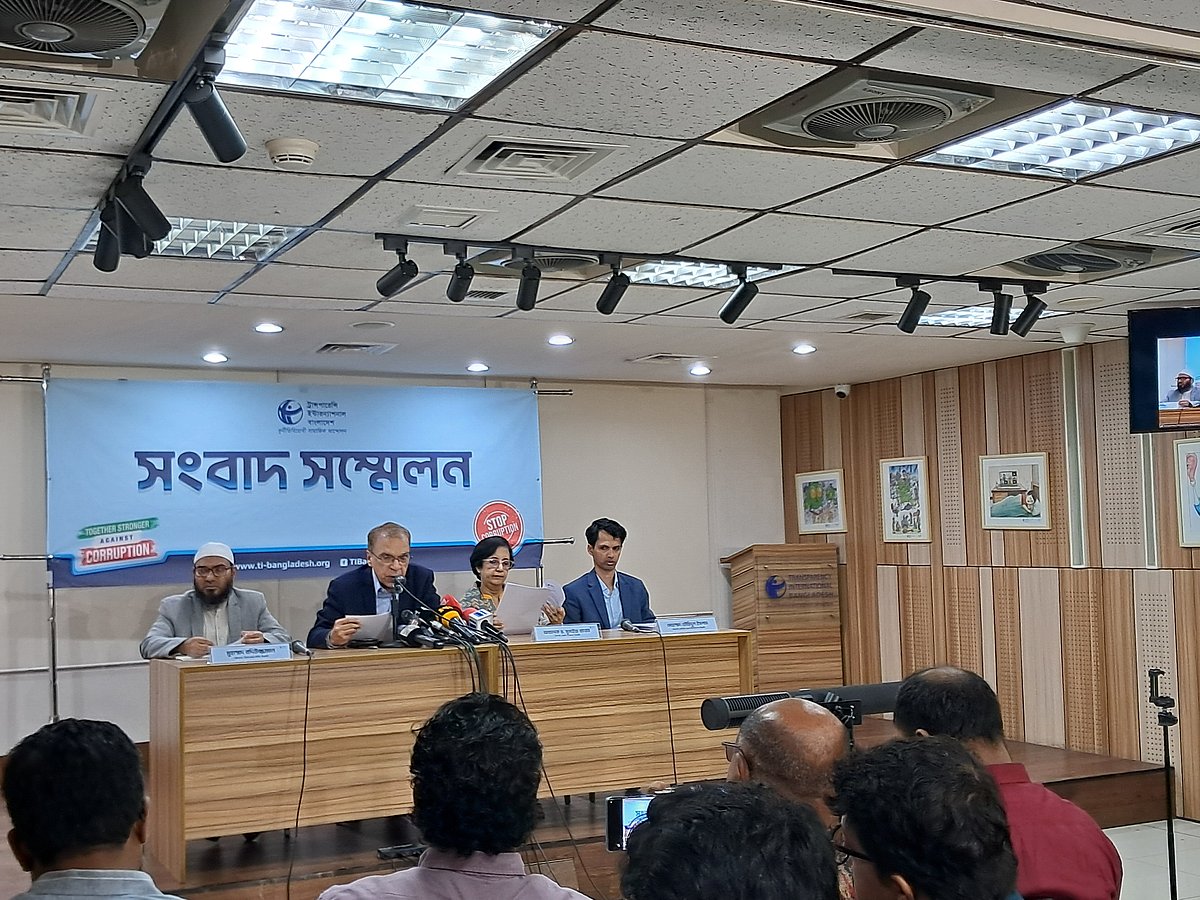 বিচার বিভাগ, দুর্নীতি ও গুম বিষয়ে সরকার পেছনে হাঁটার ইঙ্গিত দিচ্ছে: ইফতেখারুজ্জামান