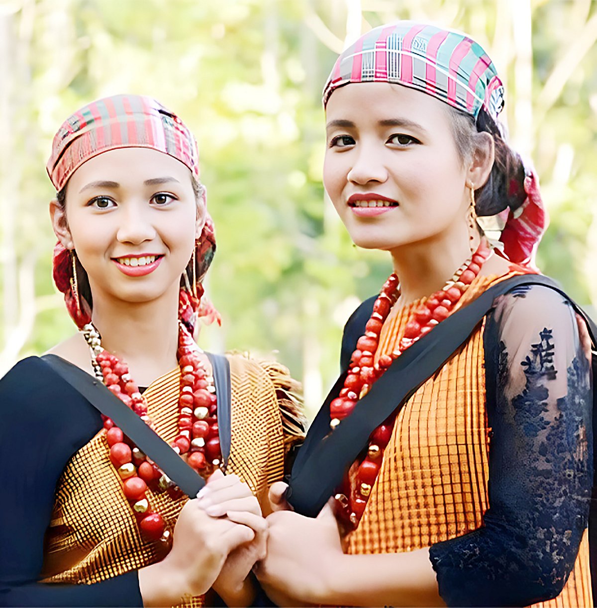 স্বাধীন মতপ্রকাশের জন্য গণতন্ত্র প্রয়োজন