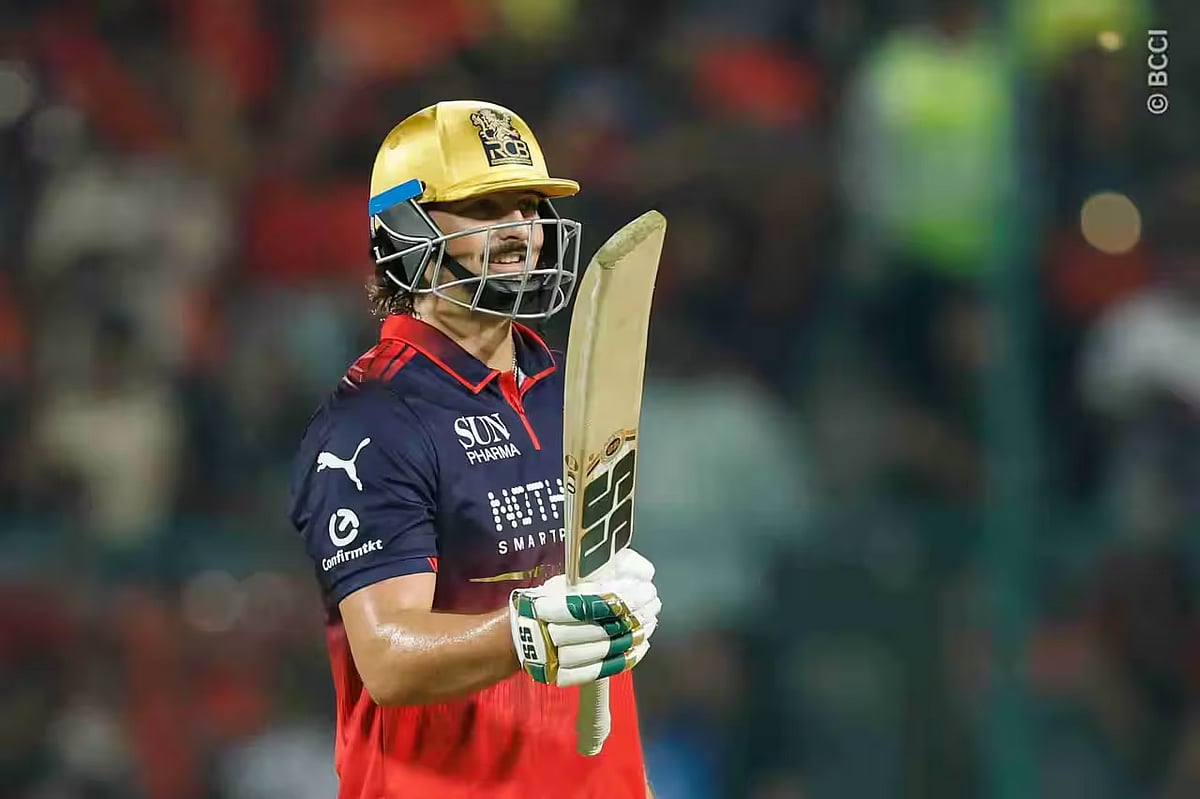 ডেথ ওভারেই ৬৮ রান, ডেভিড যেন গোলিয়াথ