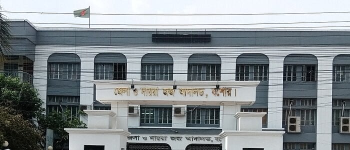 যশোরে বিচারকের বিরুদ্ধে নালিশি দরখাস্ত, বাদীকে তুলে নেওয়ার অভিযোগ পুলিশের বিরুদ্ধে