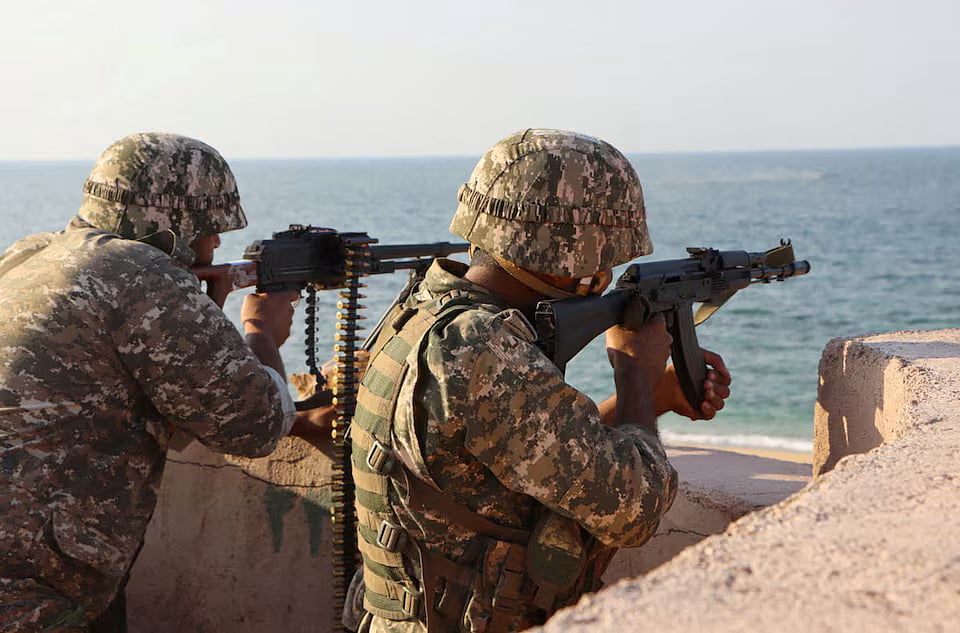 ট্রাম্পের এক রাতে গুঁড়িয়ে দেওয়ার হুমকি অযৌক্তিক বলল ইরানের সেনাবাহিনী