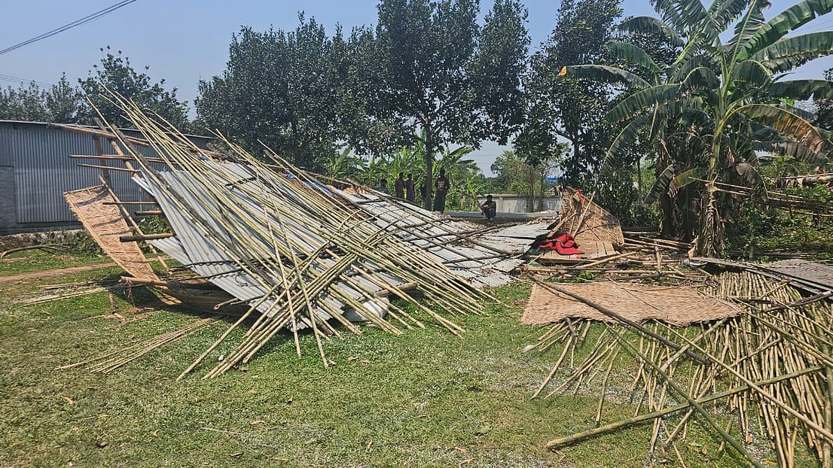 শ্রীপুরে কালবৈশাখী ঝড়ে ঘরের চালের নিচে চাপা পড়ে বৃদ্ধের মৃত্যু, ব্যাপক ক্ষয়ক্ষতি