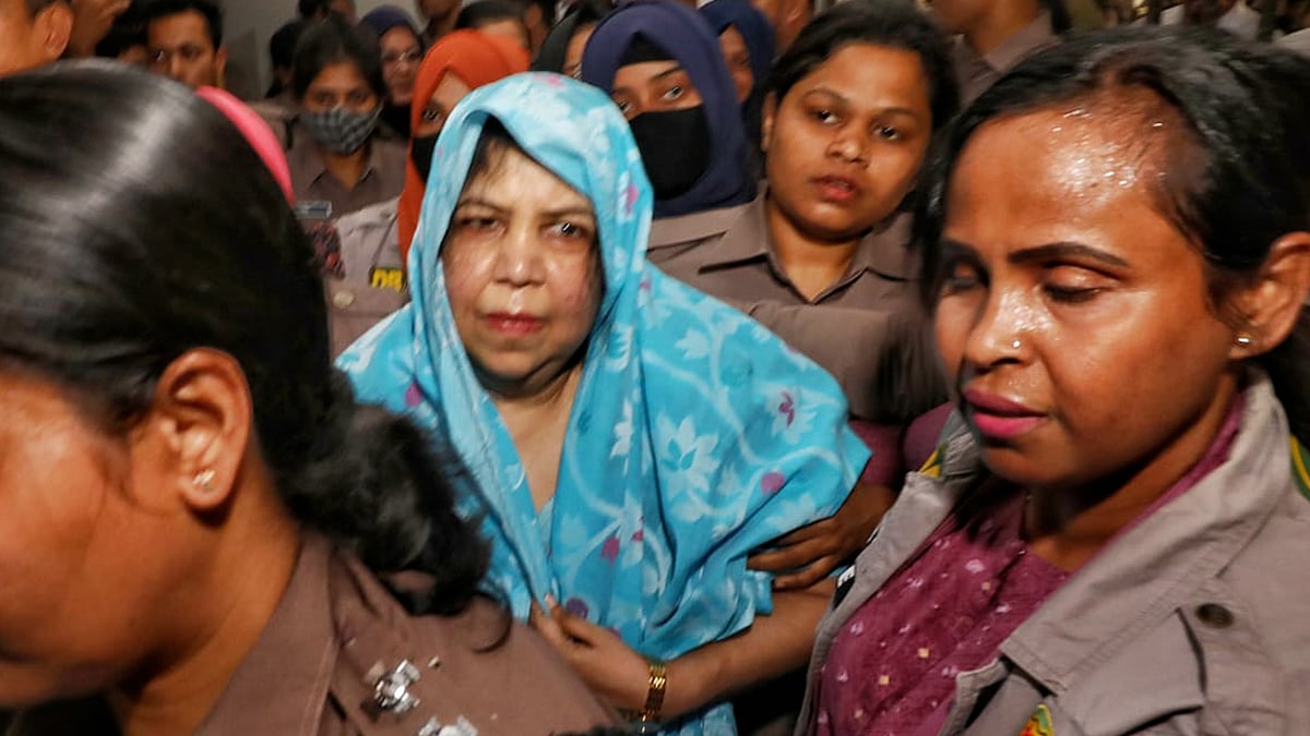 শিরীন শারমিনকে আদালতে নেওয়ার সময় ‘জয় বাংলা’ স্লোগান