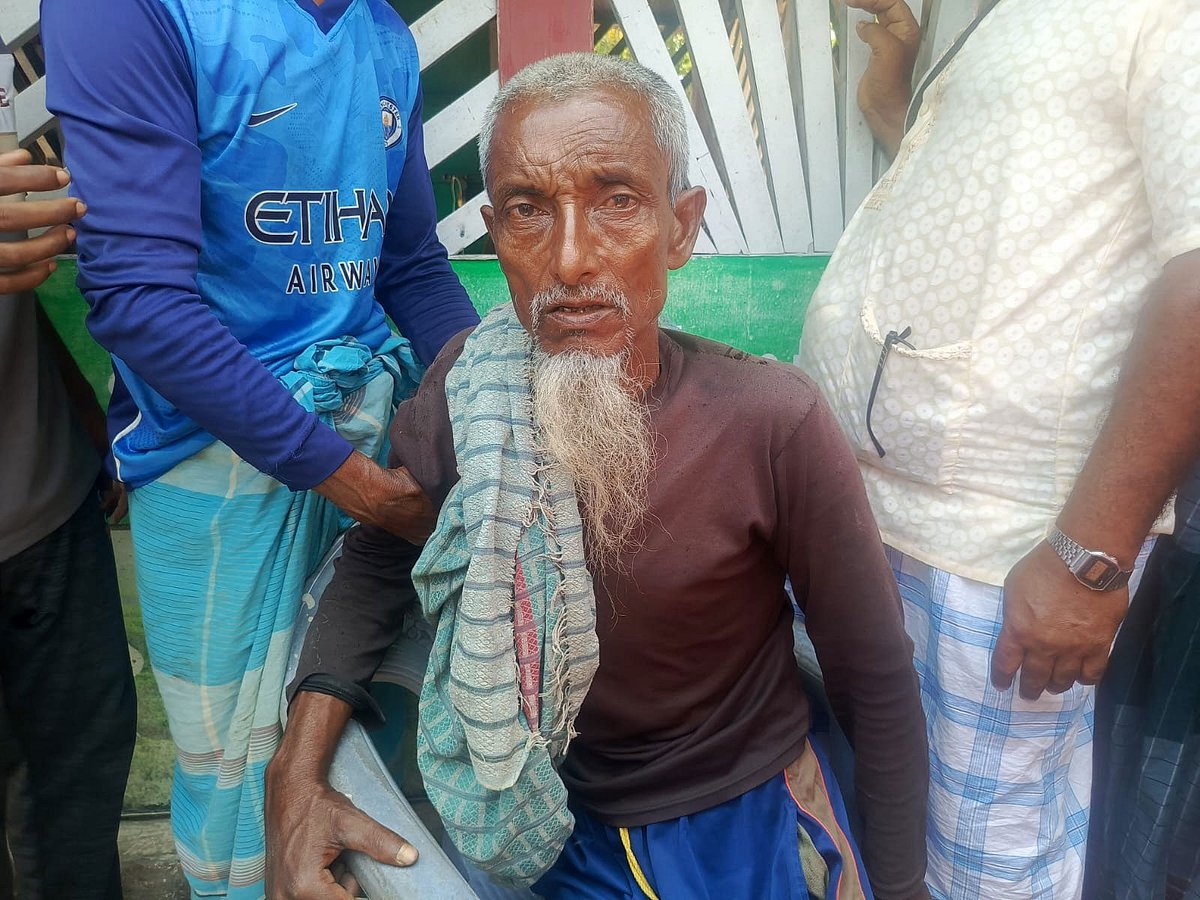 সুন্দরবনের বাঘ নয়, ভয় এখন বনদস্যুর: গুলিবিদ্ধ এক কাঁকড়াশিকারির গল্প