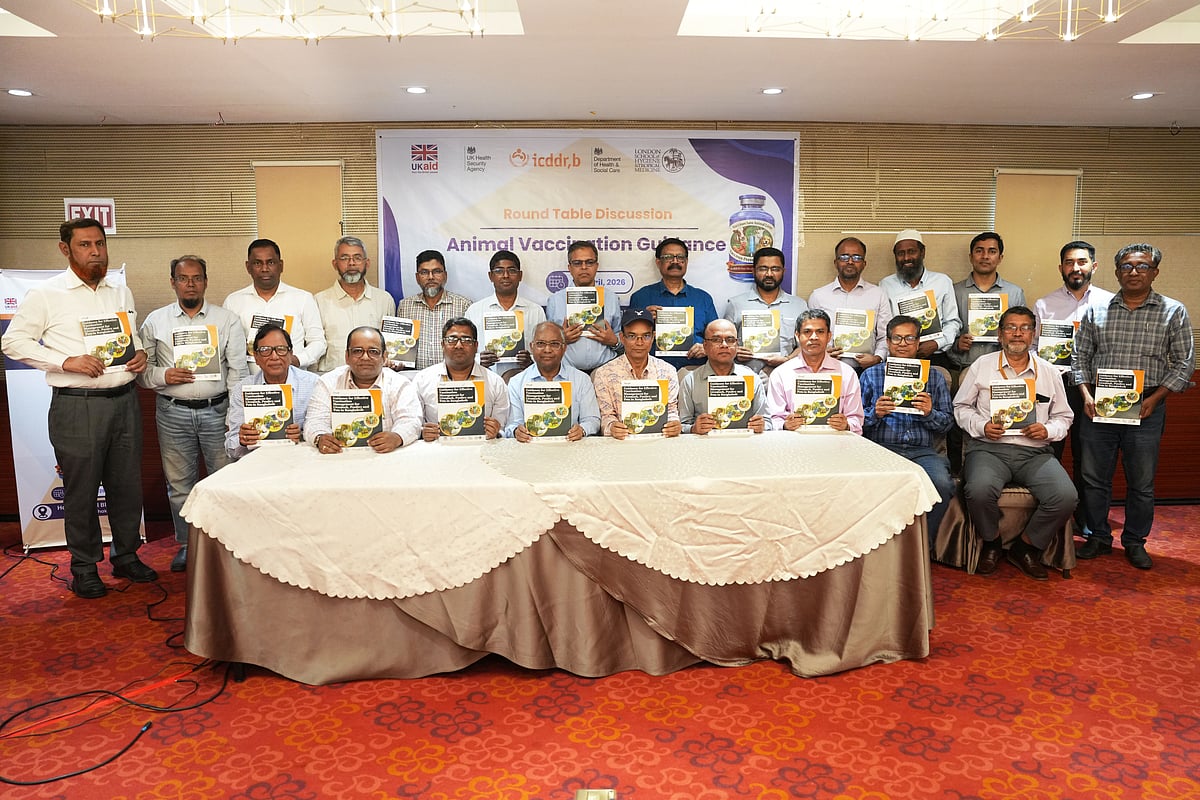 বাংলাদেশে প্রথমবারের মতো প্রাণীর জন্য টিকা কার্ড চালুর প্রস্তাব বিশেষজ্ঞদের