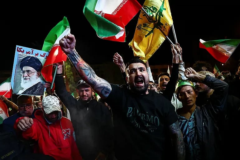 যুদ্ধে ‘ঐতিহাসিক বিজয়’ অর্জনের দাবি ইরানের