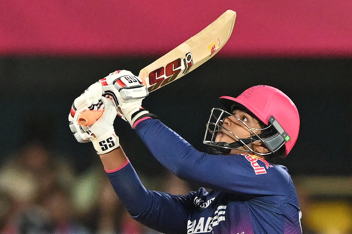 ছক্কা মেরেই চলেছেন সূর্যবংশী, বুমরাকেও ছাড় দিলেন না