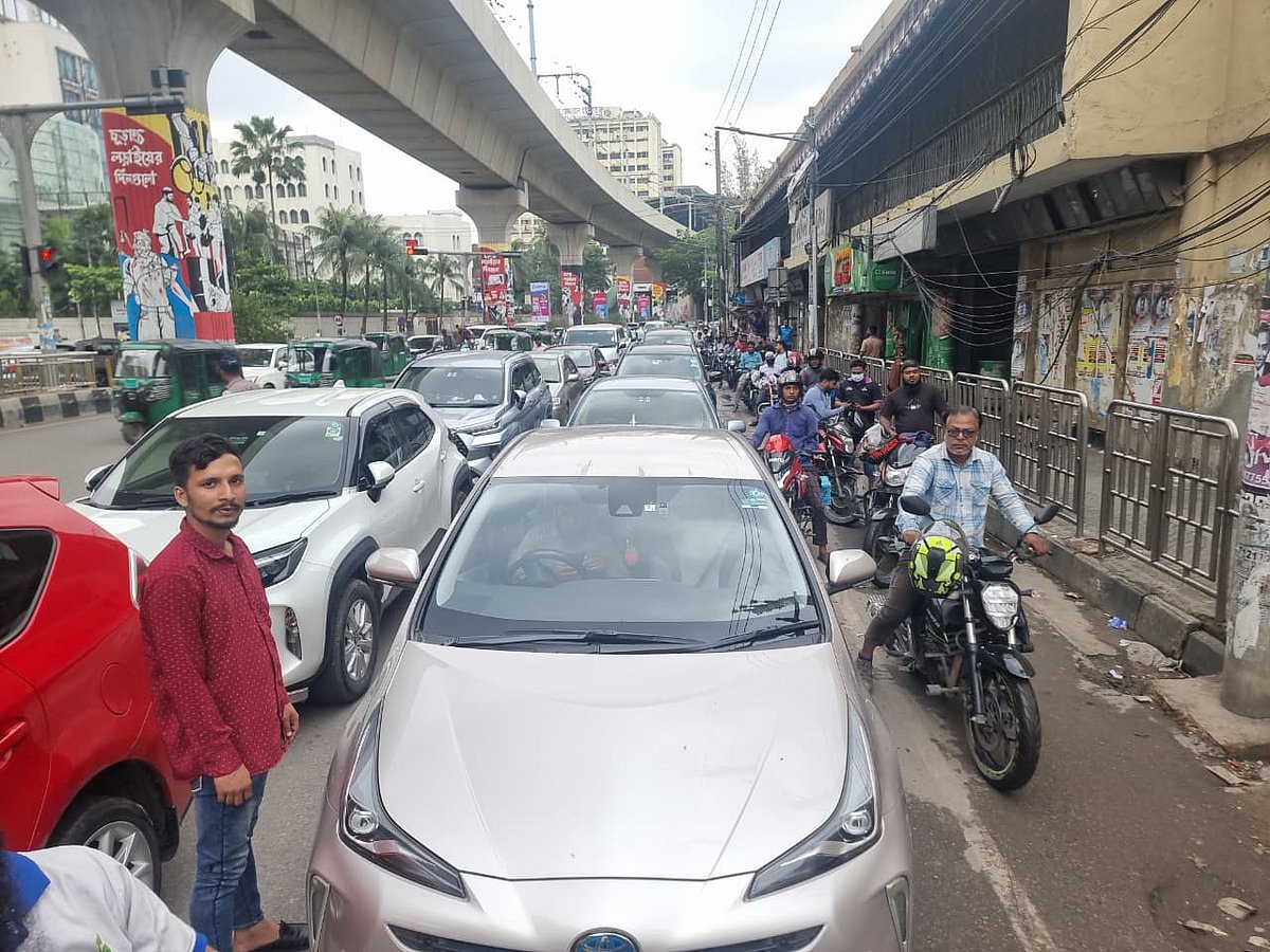 দুই দফায় ১৯ ঘণ্টা অপেক্ষা করে তেল পেলেন প্রাইভেট কার চালক