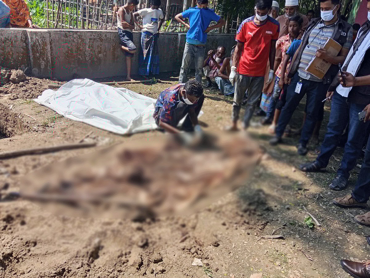 জুলাই গণ-অভ্যুত্থান: নিহত হওয়ার ২০ মাস পর ময়মনসিংহে তরুণের লাশ তুলে ময়নাতদন্ত