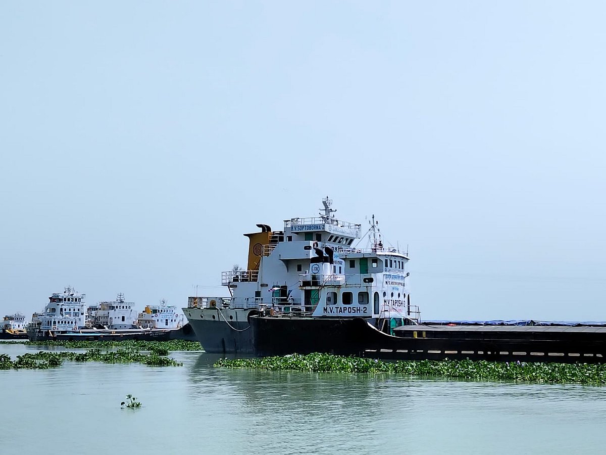 নৌপথে পণ্য পরিবহনেও জ্বালানিসংকটের ধাক্কা