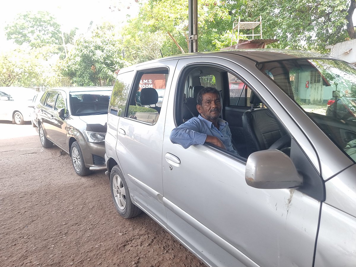 এক দুপুর গড়িয়ে আরেক দুপুর, ২২ ঘণ্টা পরও তেল পেলেন না ৬৩ বছরের শঙ্কর