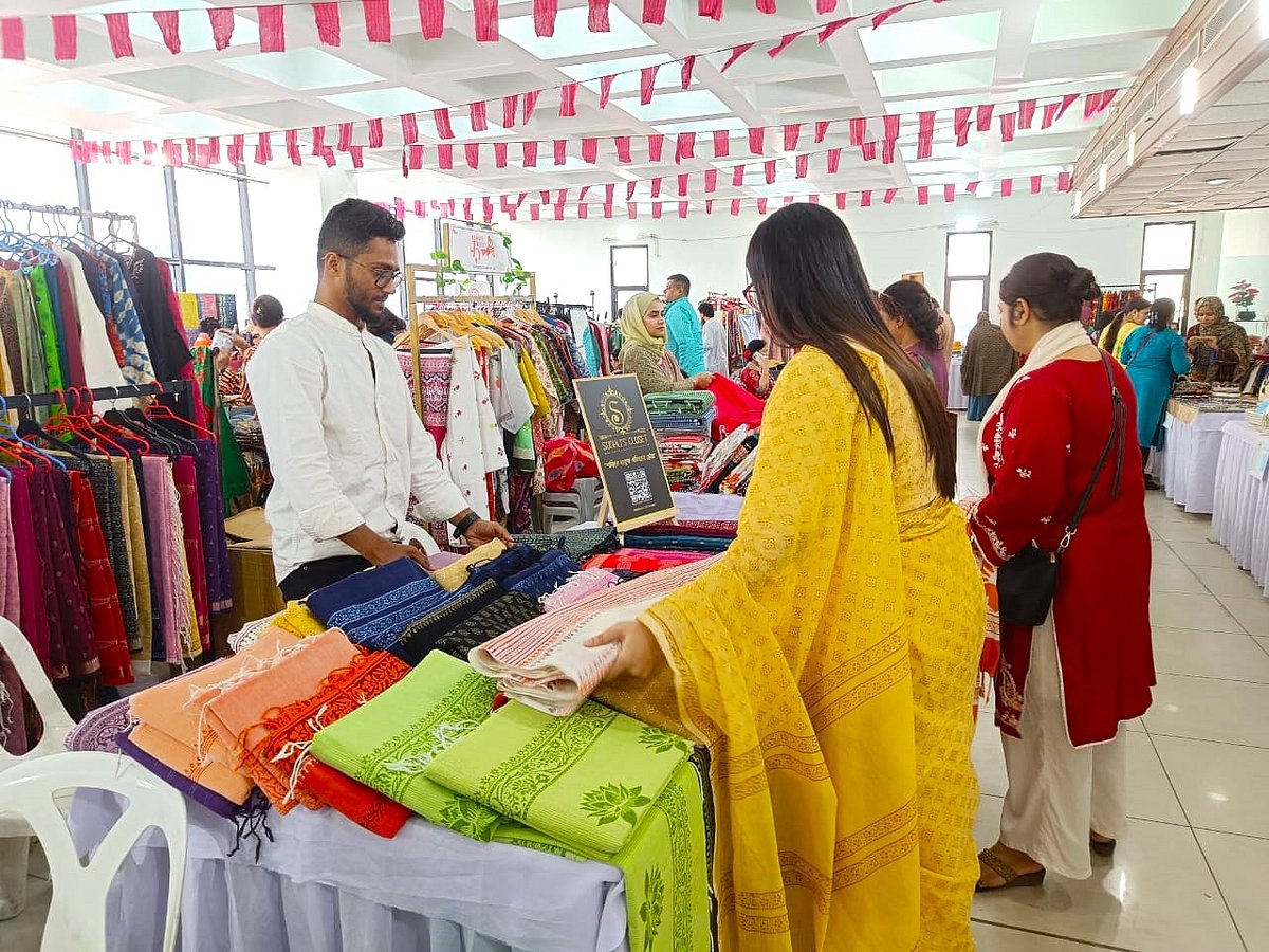মাইডাস সেন্টারে জমে উঠেছে বারুণী–ত্রিনয়নী বৈশাখী মেলা