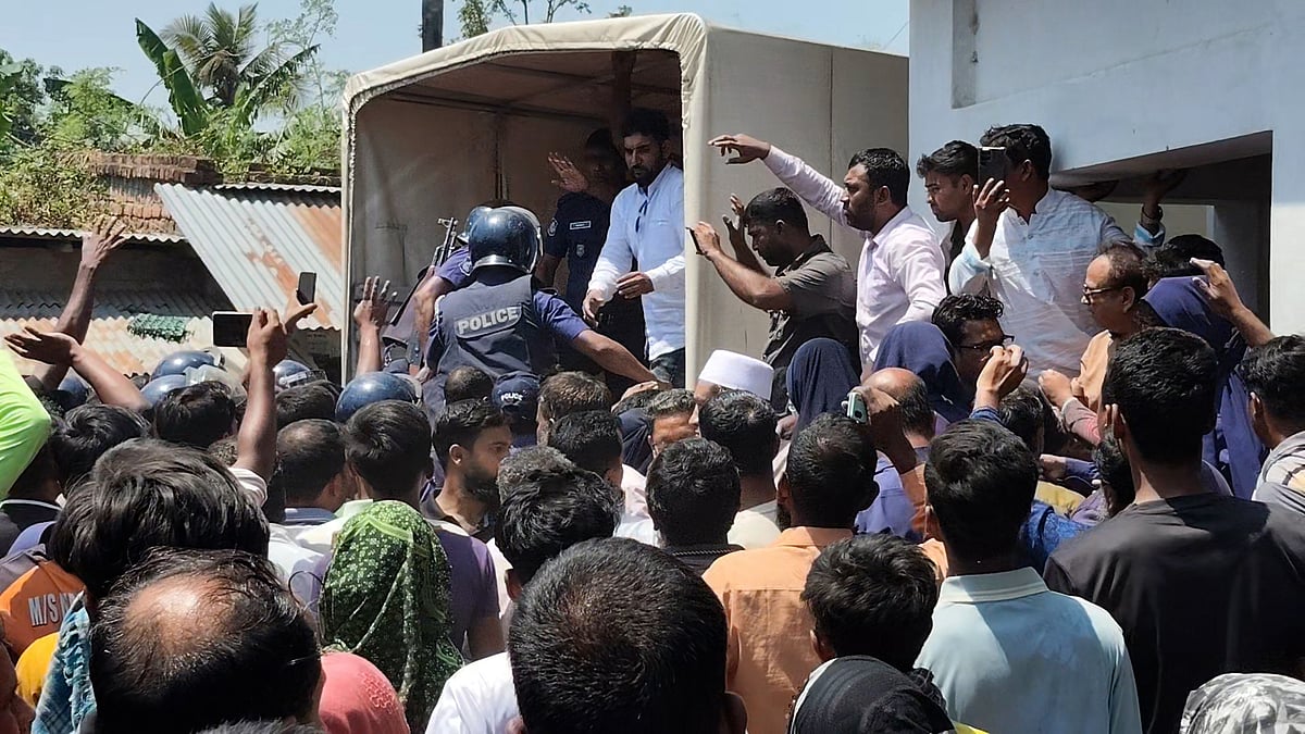 রাজশাহীর মোহনপুরে ভ্যানচালককে পিটিয়ে হত্যা, অভিযুক্ত পুলিশ হেফাজতে