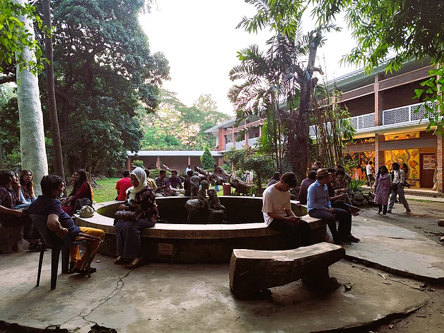 শিক্ষার্থীদের পাশাপাশি সাবেক শিক্ষার্থীরাও যুক্ত হয়েছেন এই আয়োজনে। আসছেন দর্শনার্থীরাও 