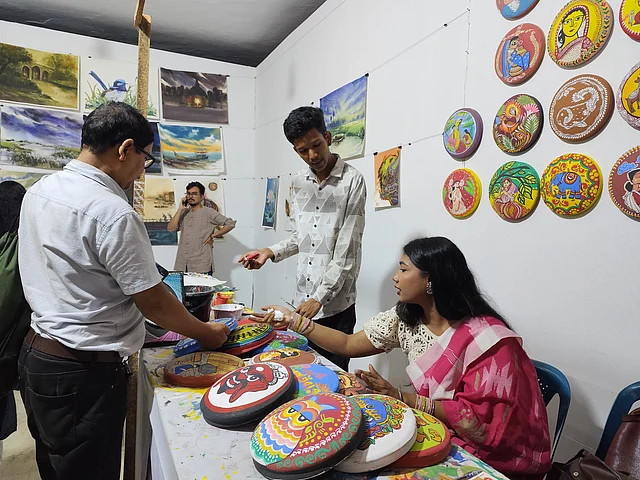 যা নববর্ষের আমেজকে আরও ছড়িয়ে দিচ্ছে।