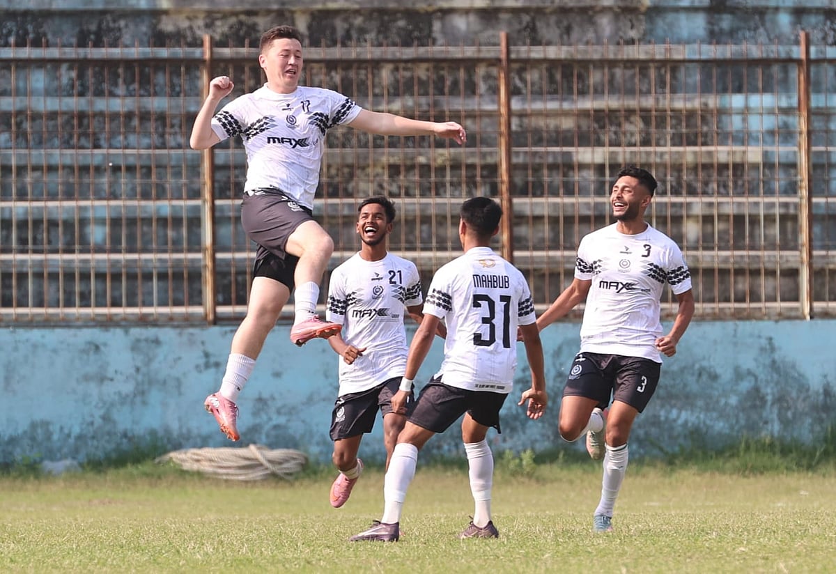 আবাহনী–মোহামেডান ম্যাচের ১২ ছবি