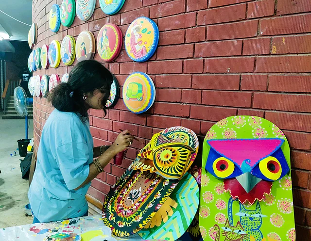 এবারের নববর্ষ উদযাপনের প্রতিপাদ্য ‘নববর্ষের ঐকতান, গণতন্ত্রের পুনরুত্থান’। এই ভাবনাকে ধারণ করেই চারুকলার প্রতিটি কাজে ফুটে উঠছে দেশীয় সংস্কৃতি ও সময়ের বার্তা। 