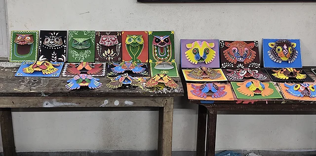 প্রতিটি মুখোশের নকশায় ফুটে উঠছে বাংলার ঐতিহ্য