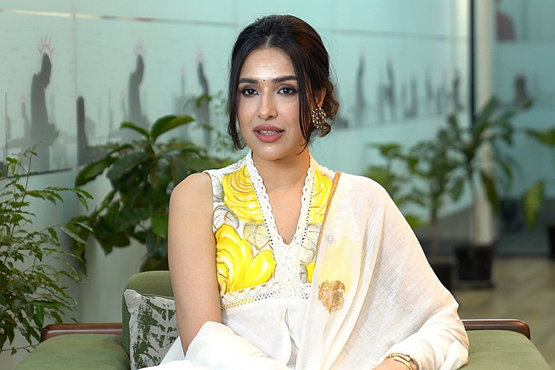 যেভাবে মিডিয়ায় পথচলা স্নিগ্ধা চৌধুরীর