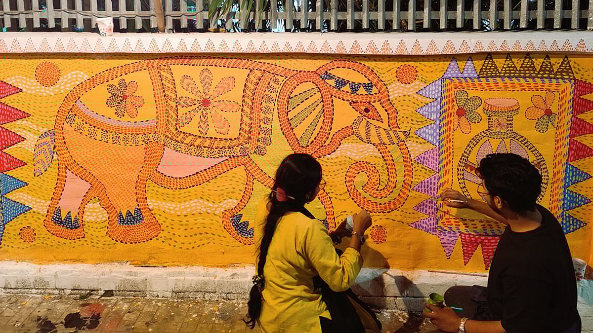 চারুকলায় বৈশাখের শেষ মুহূর্তের জমজমাট প্রস্তুতি, উৎসবের আমেজ তুঙ্গে