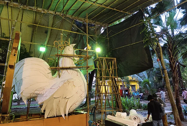 মোরগ, ঘোড়া,দোতারা,পাখি ও পায়রা—প্রতিটি স্ট্রাকচারই বাঙালির সংস্কৃতি, সুর, গতি, প্রকৃতি ও শান্তির বার্তা বহন করছে। 