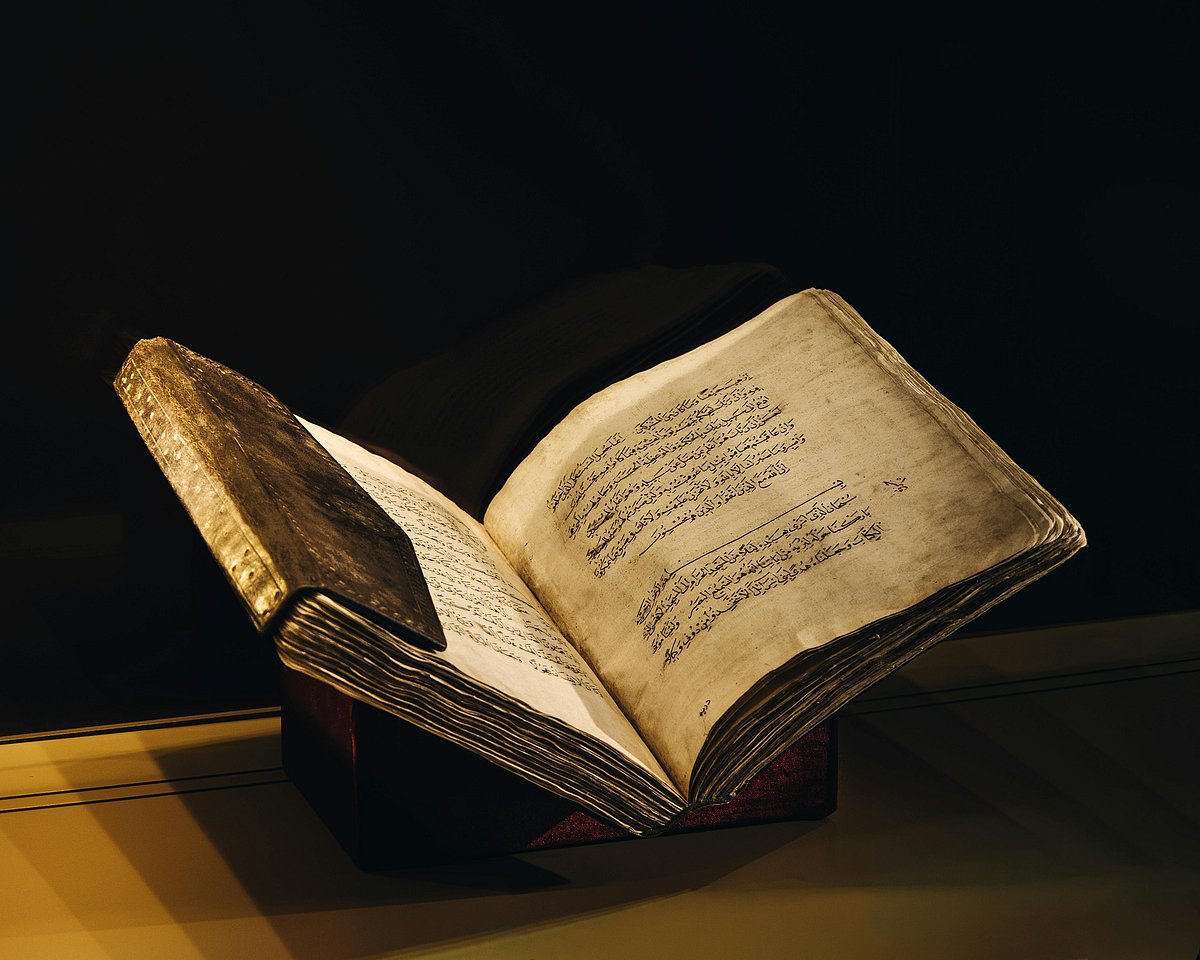 বুখারির শরিফের বিশুদ্ধতা রক্ষায় অবদান যে নারীর