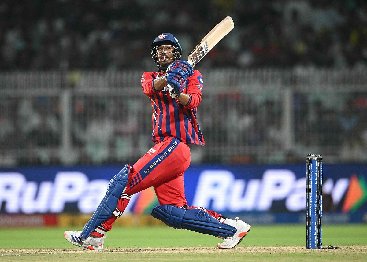 প্রতিদিন এক–দেড় শ ছক্কা মারা মুকুলের ‘যাত্রা তাঁর জন্মের আগে’