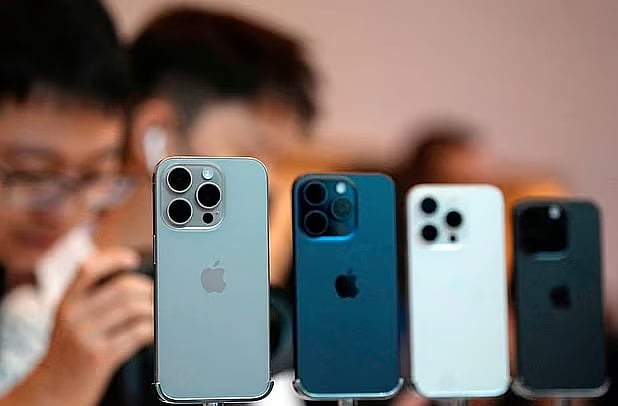 আইফোনে ভুয়া সতর্কবার্তা পাঠিয়ে অর্থ চুরি করছে এক দল প্রতারক