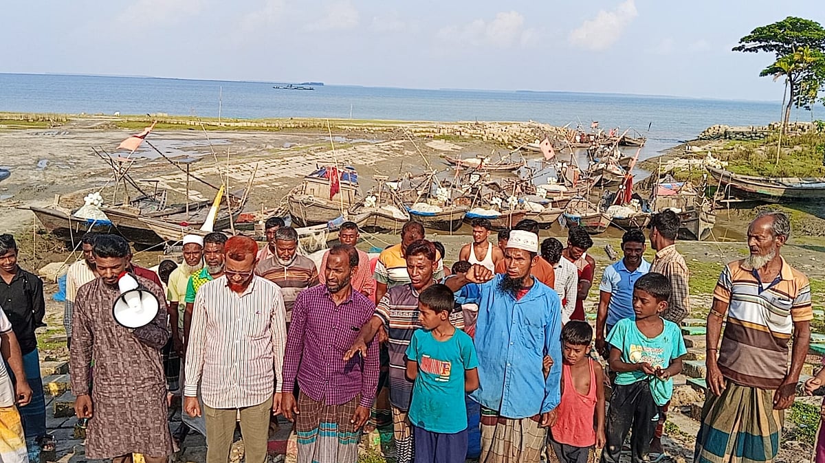 ভোলায় জেলেদের ভিজিএফের চাল বিতরণে অনিয়মের অভিযোগ, চেয়ারম্যানের ওপর হামলা