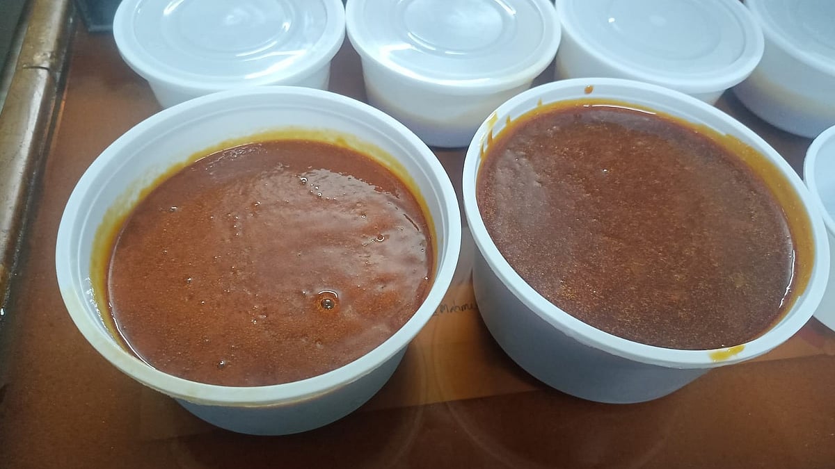 কাঁঠালের গুড় তৈরি করেছেন ফারহানা, খেতে কেমন