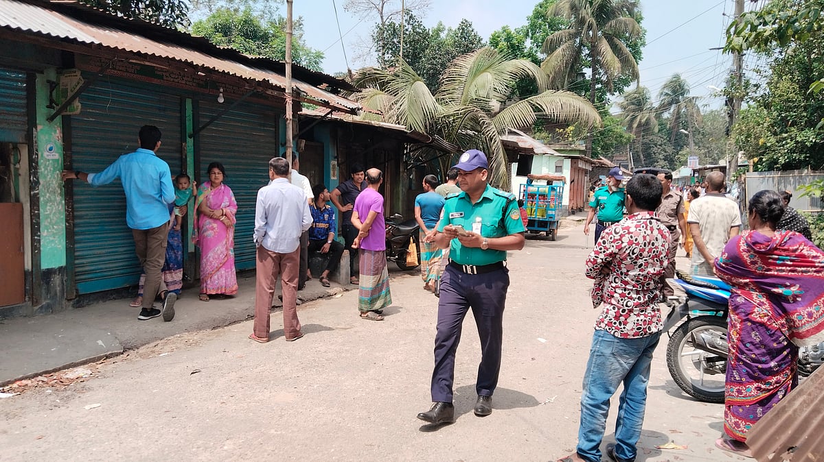 রংপুরে যুবক হত্যাকাণ্ডের পর হিন্দুদের দোকানপাট ও বাড়িঘরে হামলা, পুলিশ বলছে ‘ভিন্ন খাতে নেওয়ার চেষ্টা’
