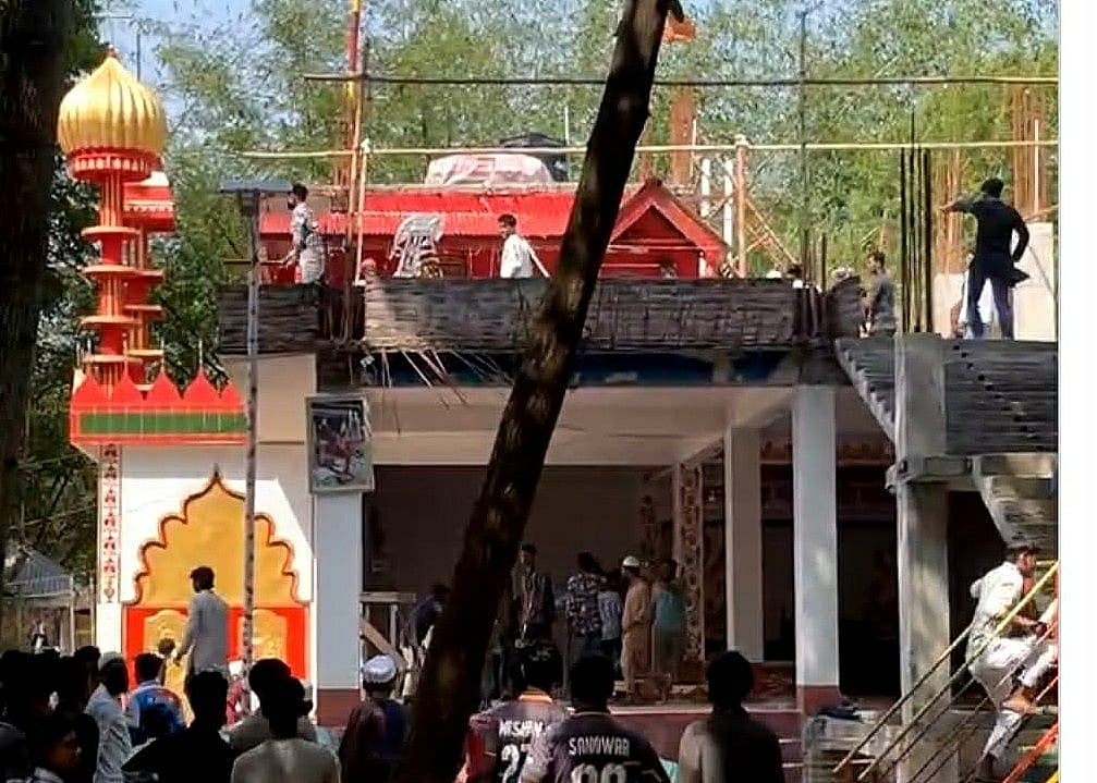 কুষ্টিয়ায় কথিত পীরকে পিটিয়ে হত্যা, ভাঙচুর-আগুন