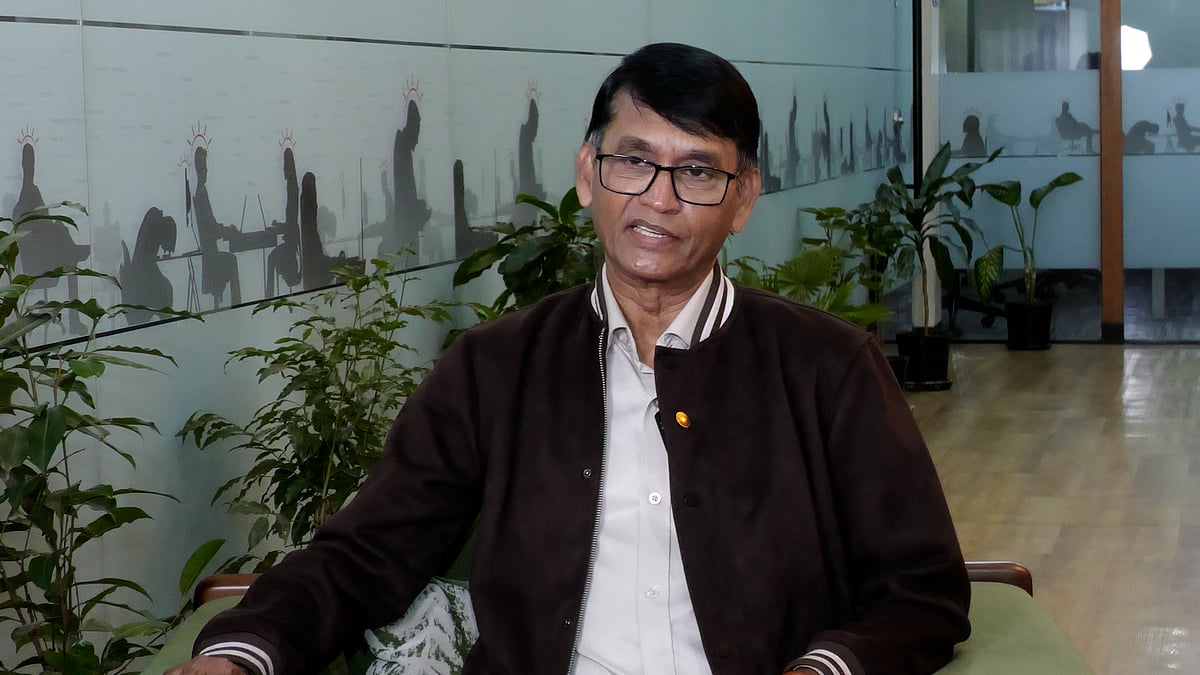 দর্শকদের নির্বোধ ভাবার কারণ নেই: আজিজুল হাকিম