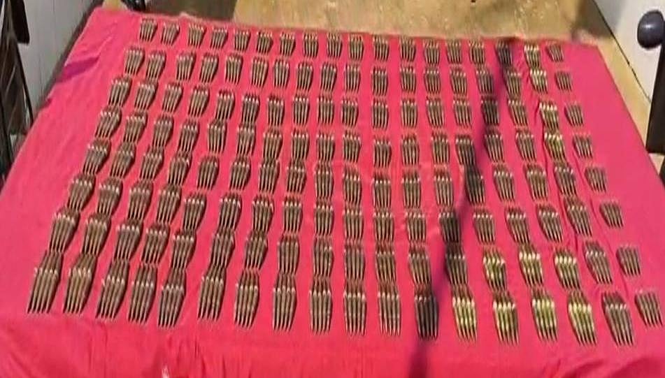 বিজিবি দেখে পালালেন চার ব্যক্তি, ফেলে যাওয়া ব্যাগে মিলল ১ হাজার ৪০০ গুলি