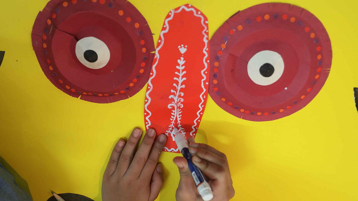 পয়লা বৈশাখ উপলক্ষে চলছে রঙিন মুখোশ তৈরির কাজ