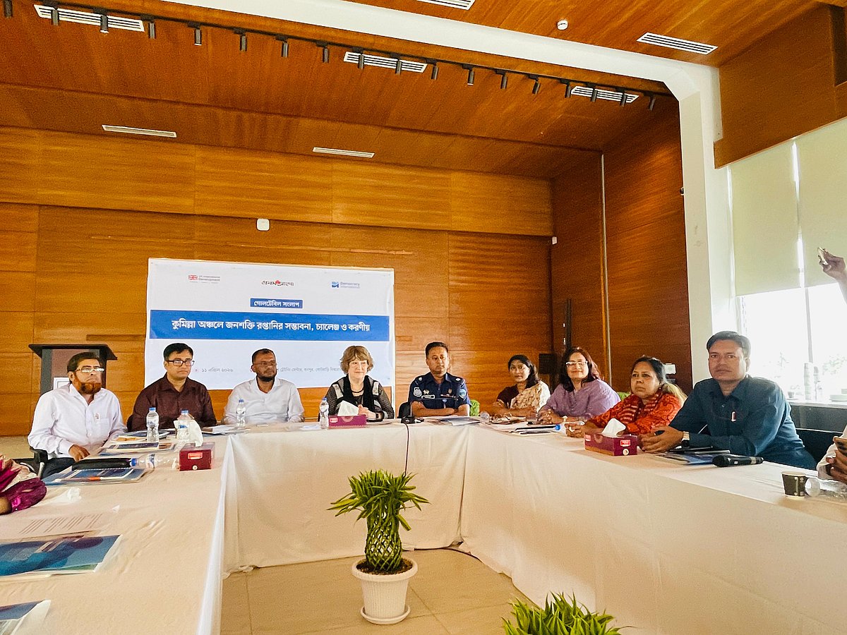 প্রবাসীদের ছোট করে দেখার সুযোগ নেই, তাঁদের পাঠানো অর্থেই সচল থাকে অর্থনীতির চাকা