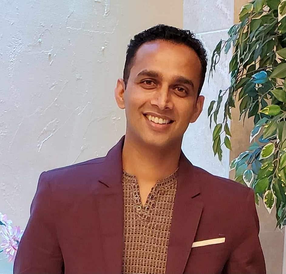 লস অ্যাঞ্জেলেসে জুয়েলের টিউটোরিয়াল সেন্টারে পড়েছে পাঁচ হাজার শিক্ষার্থী