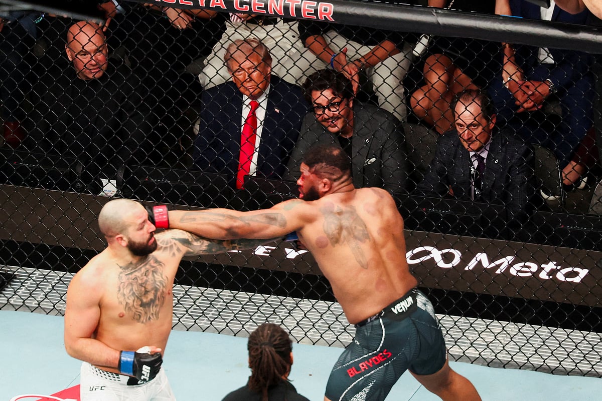 ইসলামাবাদে যখন শান্তি আলোচনা চলছিল, ট্রাম্প তখন মায়ামিতে মল্লযুদ্ধ দেখছিলেন